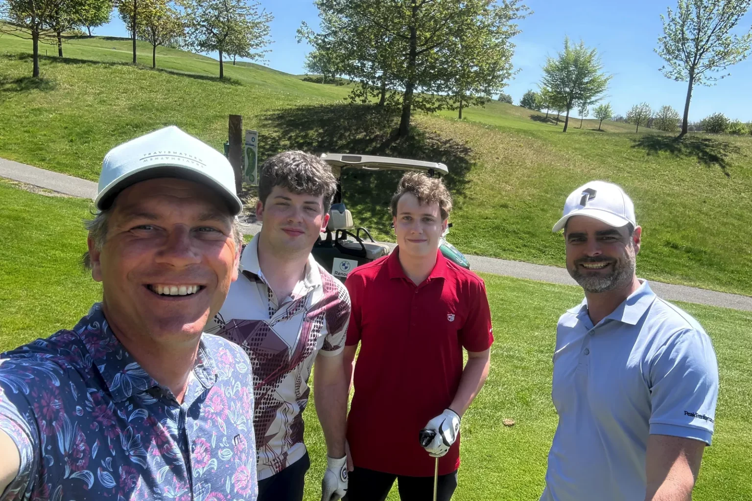 Otakara Mareš s účastníky golfového kempu na Kaskádě