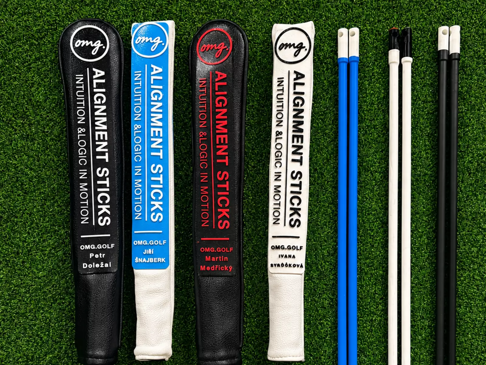 Personalizované covery a mířící tyčky OMG.GOLF v různých barvách